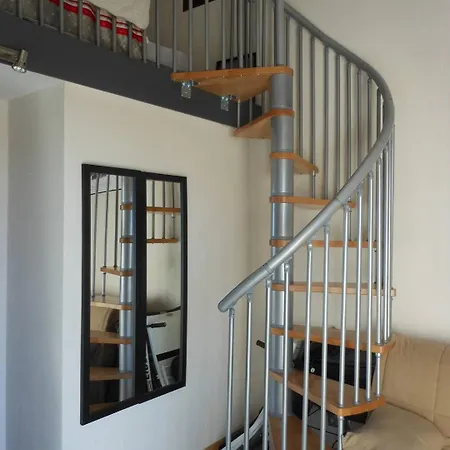 Appt 2 Pieces Mezzanine 28m2 + Terrasse 10m2 Ref 4038 *